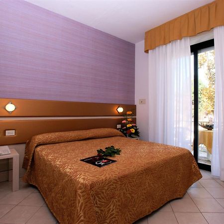 Hotel Athena Cervia Exterior photo