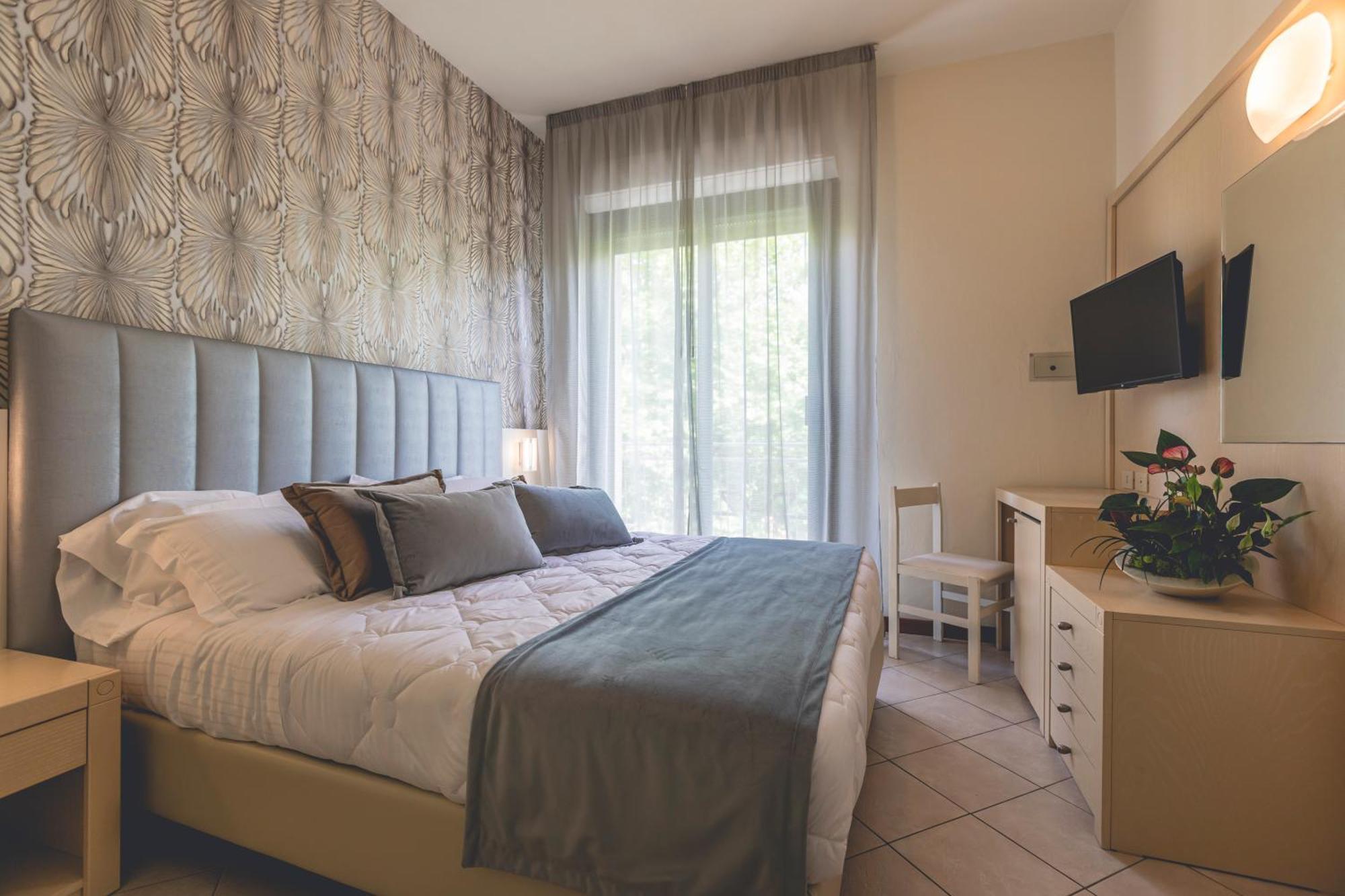 Hotel Athena Cervia Exterior photo