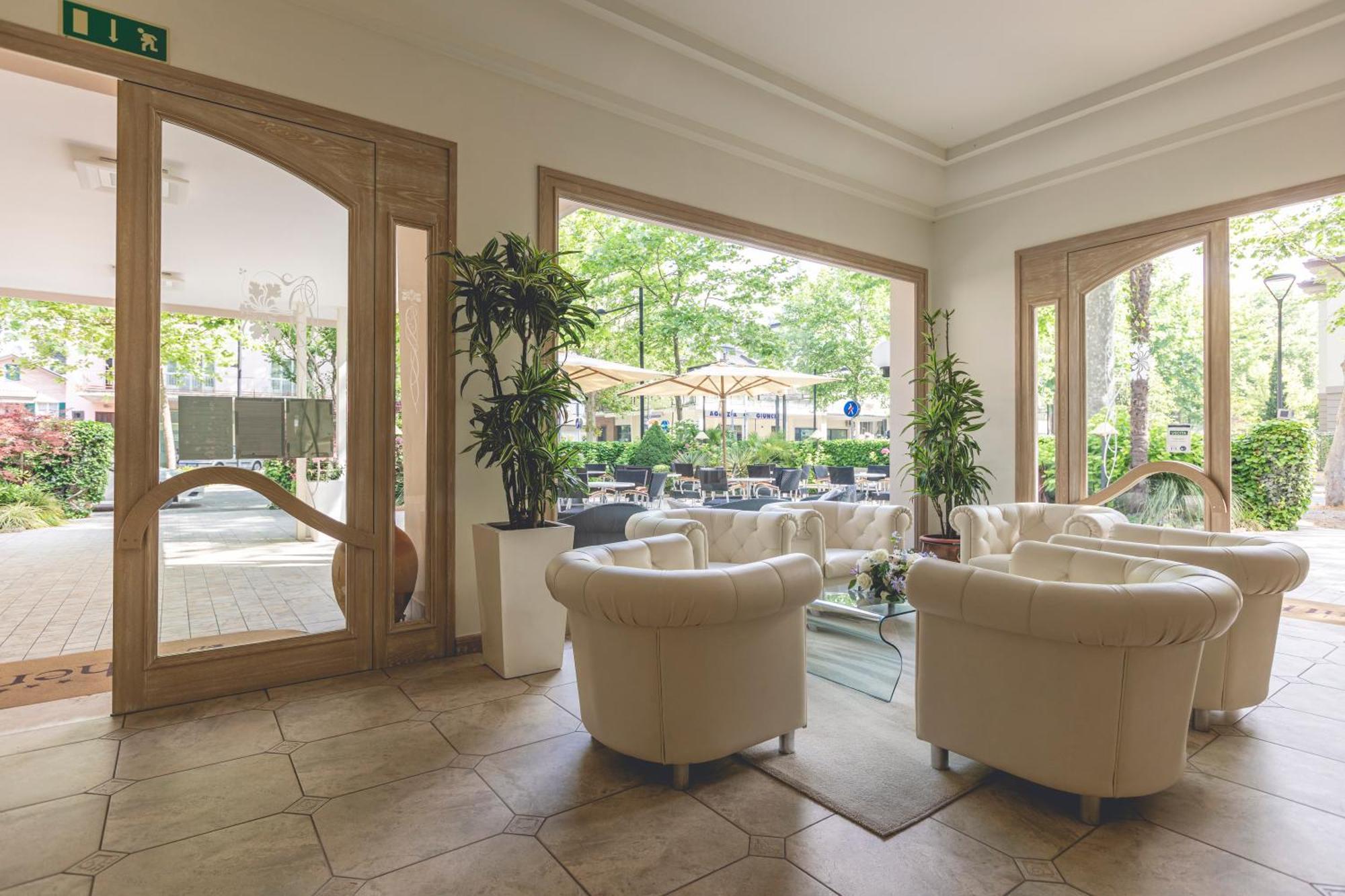 Hotel Athena Cervia Exterior photo