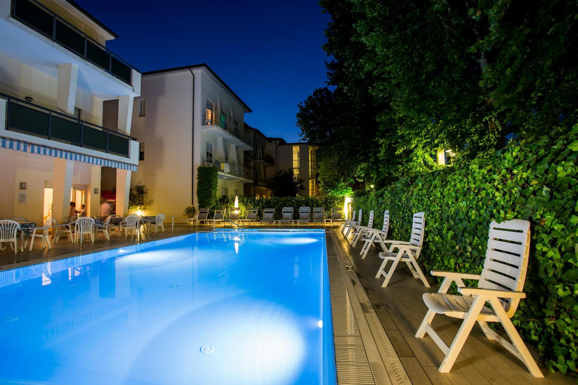Hotel Athena Cervia Exterior photo